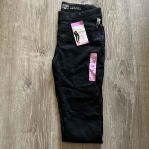 Levi’s Pull-On Skinny Pants